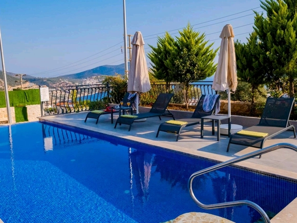 gece - Kasım
| Kalkan Kızıltaş'ta Deniz Manzaralı, Jakuzili Lüks 10 Kişilik Villa