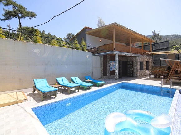  gece  -  Kasım
  | Kalkan Ordu'da Romantik Tatil: Jakuzili ve Özel Havuzlu Villa