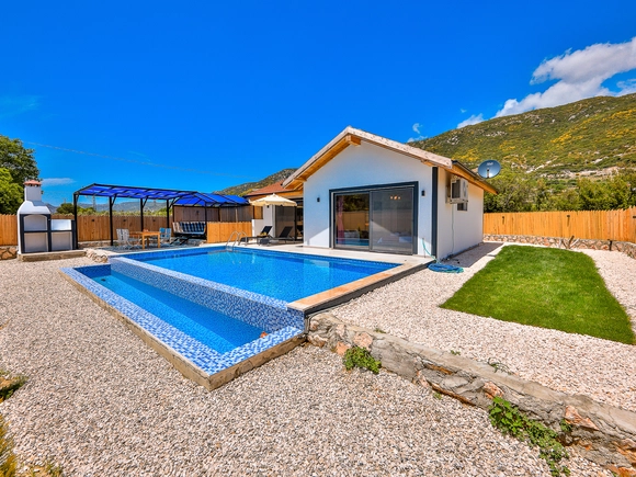gece - Kasım
| Kalkan Sarıbelen'de Romantik Balayı Villası: Jakuzi Ve Havuz Keyfi