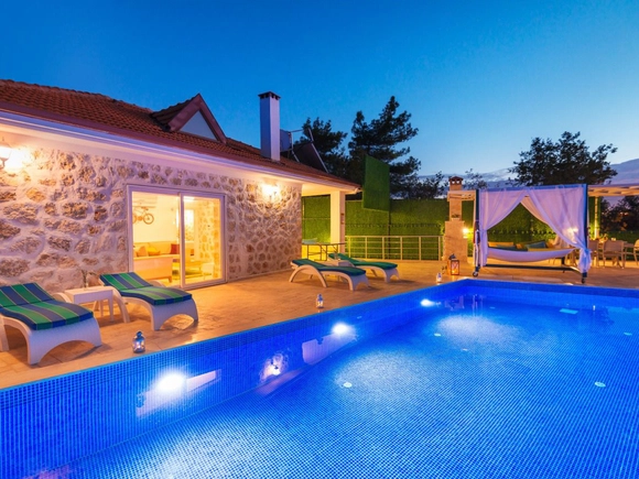 gece - Kasım
| Kalkan İslamlar Jakuzili Muhafazakar Villa: Doğa İçinde, 4 Kişilik