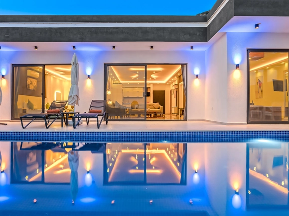  gece  -  Kasım
  | Kalkan Akbel’de Deniz Manzaralı, Jakuzili ve Saunalı Balayı Villası | 4 Kişilik Özel Tatil