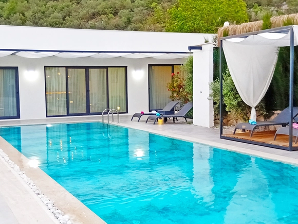  gece  -  Kasım
  | Korunaklı, Lüks ve Geniş Aile Villası | 4 Odalı Özel Havuzlu Tatil Villası