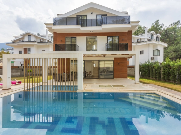  gece  -  Kasım
  | Hisarönü’nde Doğa Manzaralı, Özel Havuzlu 4 Yatak Odalı Kiralık Villa