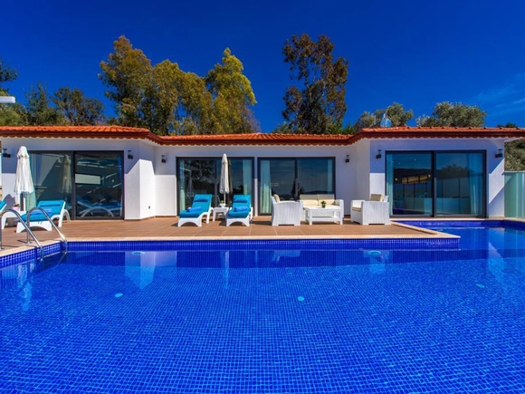  gece  -  Kasım
  | Kalkan Üzümlü’de Doğa Manzaralı, Korunaklı ve Jakuzili Tatil Villası