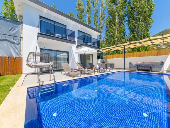 gece - Kasım
| İslamlar Köyü’nde Jakuzili ve Korunaklı Havuzlu Kiralık Villa