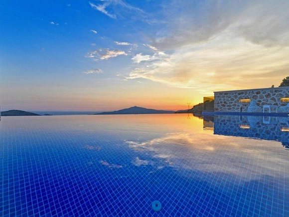  gece  -  Kasım
  | Kalkan Akbel'de Deniz Manzaralı Lüks Villa: Isıtmalı Havuz ve Jakuzi İle Konforlu Tatil