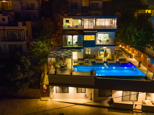 gece - Kasım
| Kalkan Kızıltaş’ta Jakuzili, Deniz Manzaralı Lüks Villa | Villa Badem 6 Kişilik Kiralık Tatil Evi