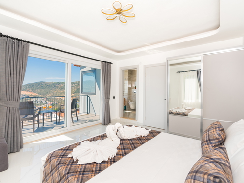 gece - Kasım
| Kalkan Kızıltaş’ta Jakuzili, Deniz Manzaralı Lüks Villa | Villa Badem 6 Kişilik Kiralık Tatil Evi
