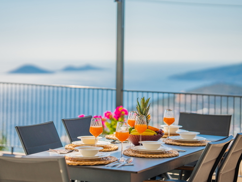  gece  -  Kasım
  | Kalkan Kızıltaş’ta Jakuzili, Deniz Manzaralı Lüks Villa | Villa Badem 6 Kişilik Kiralık Tatil Evi