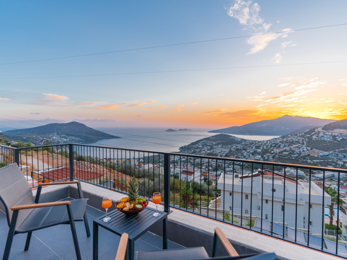  gece  -  Kasım
  | Kalkan Kızıltaş’ta Jakuzili, Deniz Manzaralı Lüks Villa | Villa Badem 6 Kişilik Kiralık Tatil Evi