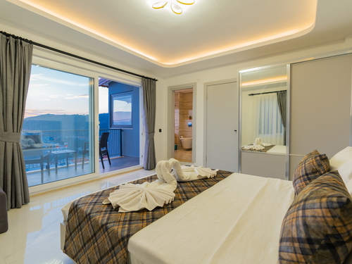 gece - Kasım
| Kalkan Kızıltaş’ta Jakuzili, Deniz Manzaralı Lüks Villa | Villa Badem 6 Kişilik Kiralık Tatil Evi
