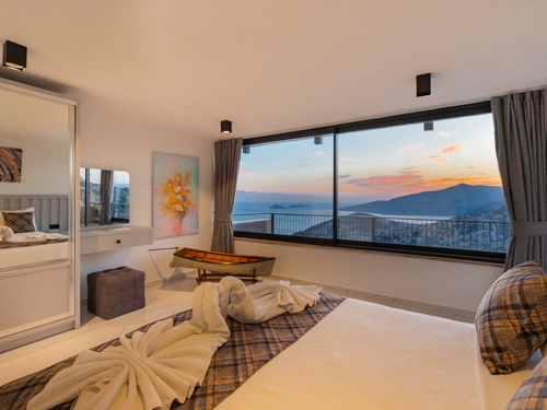 gece - Kasım
| Kalkan Kızıltaş’ta Jakuzili, Deniz Manzaralı Lüks Villa | Villa Badem 6 Kişilik Kiralık Tatil Evi