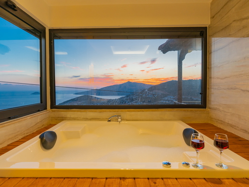  gece  -  Kasım
  | Kalkan Kızıltaş’ta Jakuzili, Deniz Manzaralı Lüks Villa | Villa Badem 6 Kişilik Kiralık Tatil Evi