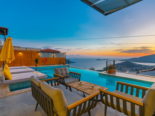  gece  -  Kasım
  | Kalkan Kızıltaş’ta Jakuzili, Deniz Manzaralı Lüks Villa | Villa Badem 6 Kişilik Kiralık Tatil Evi