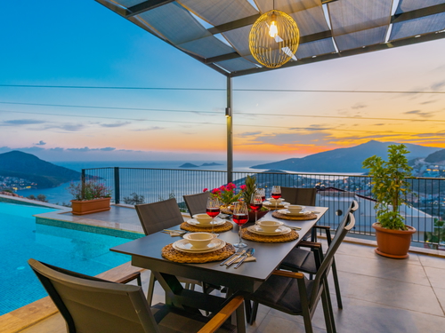 gece - Kasım
| Kalkan Kızıltaş’ta Jakuzili, Deniz Manzaralı Lüks Villa | Villa Badem 6 Kişilik Kiralık Tatil Evi