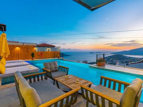  gece  -  Kasım
  | Kalkan Kızıltaş’ta Jakuzili, Deniz Manzaralı Lüks Villa | Villa Badem 6 Kişilik Kiralık Tatil Evi