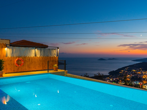 gece - Kasım
| Kalkan Kızıltaş’ta Jakuzili, Deniz Manzaralı Lüks Villa | Villa Badem 6 Kişilik Kiralık Tatil Evi