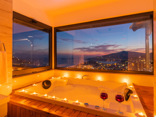  gece  -  Kasım
  | Kalkan Kızıltaş’ta Jakuzili, Deniz Manzaralı Lüks Villa | Villa Badem 6 Kişilik Kiralık Tatil Evi