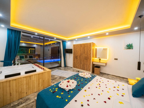 gece - Kasım
| Kalkan Kördere'de Romantik Balayı ve Aile Villası: Doğa ve Deniz Manzaralı Özel Havuzlu Lüks Kaçamak