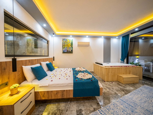 gece - Kasım
| Kalkan Kördere'de Romantik Balayı ve Aile Villası: Doğa ve Deniz Manzaralı Özel Havuzlu Lüks Kaçamak