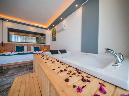  gece  -  Kasım
  | Kalkan Kördere'de Romantik Balayı ve Aile Villası: Doğa ve Deniz Manzaralı Özel Havuzlu Lüks Kaçamak