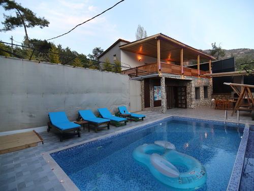  gece  -  Kasım
  | Kalkan Ordu'da Romantik Tatil: Jakuzili ve Özel Havuzlu Villa