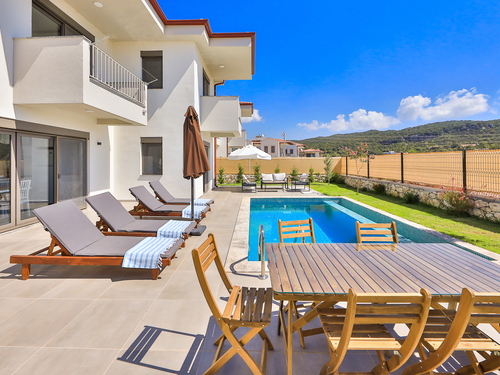  gece  -  Kasım
  | Kaş Çukurbağ'da Modern, Korunaklı 6 Kişilik Lüks Villa