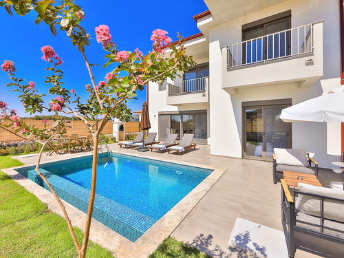  gece  -  Kasım
  | Kaş Çukurbağ'da Modern, Korunaklı 6 Kişilik Lüks Villa