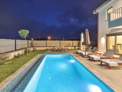  gece  -  Kasım
  | Kaş Çukurbağ'da Modern, Korunaklı 6 Kişilik Lüks Villa