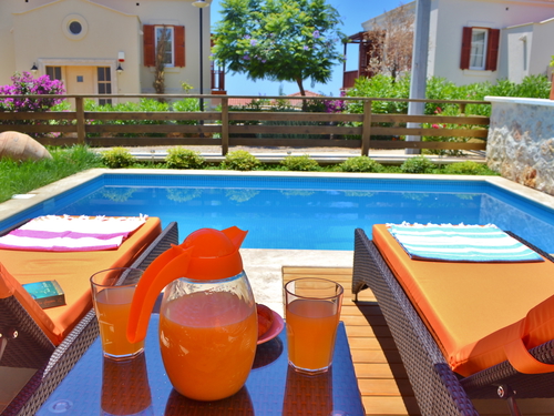  gece  -  Kasım
  | Kalkan İncebel Deniz Manzaralı Lüks Villa (6 Kişilik, Site Olanaklarıyla)