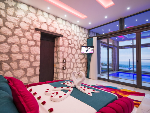 gece - Kasım
| Kalkan Üzümlü Balayı Villası (2 Kişilik, Muhafazakar, Isıtmalı Kapalı Havuz)