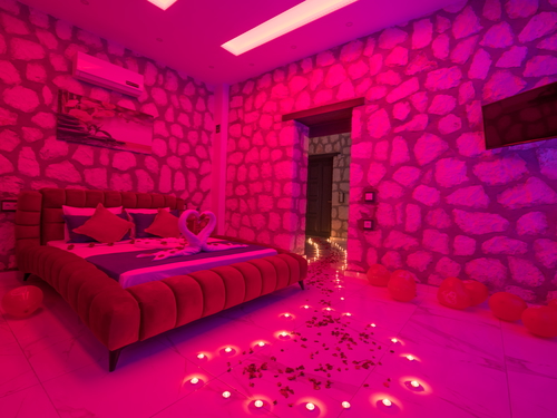 gece - Kasım
| Kalkan Üzümlü Balayı Villası (2 Kişilik, Muhafazakar, Isıtmalı Kapalı Havuz)