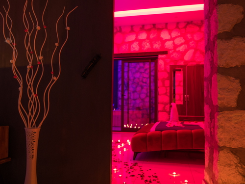  gece  -  Kasım
  | Kalkan Üzümlü Balayı Villası (2 Kişilik, Muhafazakar, Isıtmalı Kapalı Havuz)
