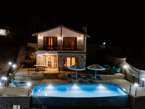 gece  -  Kasım
  | Kalkan Sarıbelen Isıtmalı Havuzlu Villa (6 Kişilik, Doğa İçinde)