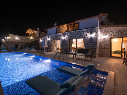  gece  -  Kasım
  | Kalkan Sarıbelen Isıtmalı Havuzlu Villa (6 Kişilik, Doğa İçinde)