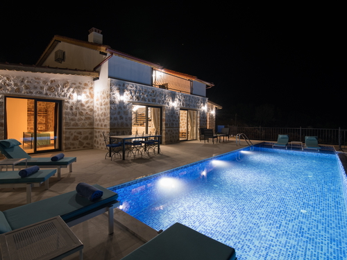  gece  -  Kasım
  | Kalkan Sarıbelen Isıtmalı Havuzlu Villa (6 Kişilik, Doğa İçinde)