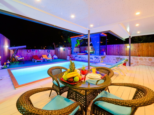 gece - Kasım
| Kalkan Üzümlü Muhafazakar Villa (2 Kişilik, Özel Havuzlu, Jakuzili)