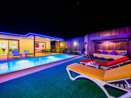 gece - Kasım
| Kalkan Üzümlü Muhafazakar Villa (2 Kişilik, Özel Havuzlu, Jakuzili)