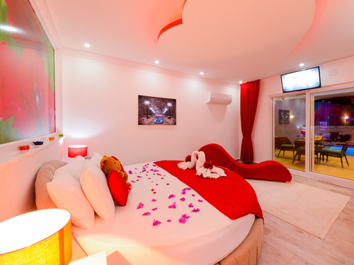  gece  -  Kasım
  | Kalkan Üzümlü Muhafazakar Villa (2 Kişilik, Özel Havuzlu, Jakuzili)