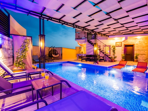 gece - Kasım
| Kalkan Kördere Villa (8 Kişilik, Deniz Manzaralı, Jakuzili Seçenekli)