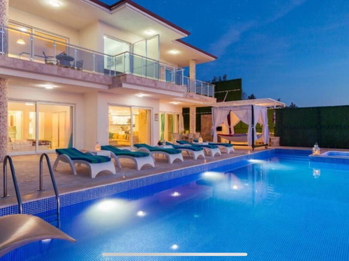  gece  -  Kasım
  | Kalkan Kalamar’da Deniz Manzaralı 6 Kişilik Özel Havuzlu Villa