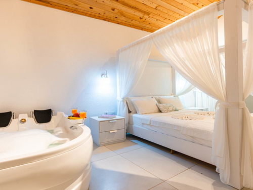 gece - Kasım
| Antalya Kalkan Bölgesinde Romantik Balayı Suiti