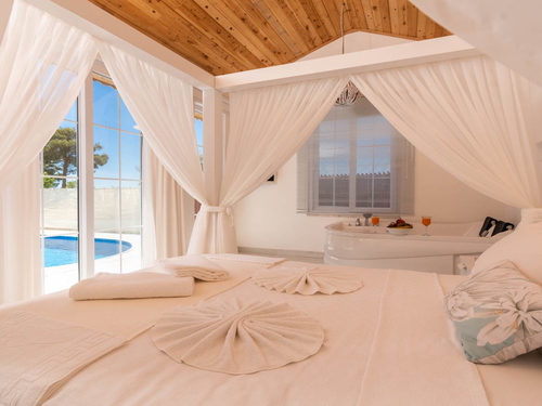 gece - Kasım
| Antalya Kalkan Bölgesinde Romantik Balayı Suiti