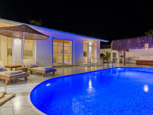 gece - Kasım
| Antalya Kalkan Bölgesinde Romantik Balayı Suiti