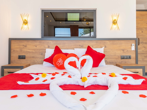  gece  -  Kasım
  | Kalkan İslamlar'da Romantik Doğa Villası: Jakuzili ve Korunaklı Balayı Kaçamağı