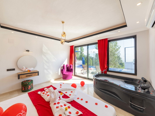  gece  -  Kasım
  | Kalkan İslamlar'da Romantik Doğa Villası: Jakuzili ve Korunaklı Balayı Kaçamağı