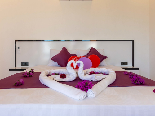 gece - Kasım
| Kalkan İslamlar'da Romantik Balayı Villası: Jakuzili ve Korunaklı Özel Havuz Keyfi