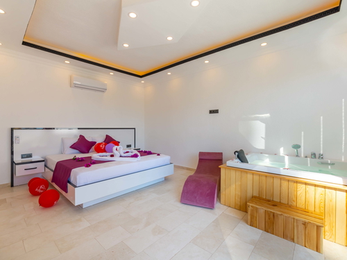 gece - Kasım
| Kalkan İslamlar'da Romantik Balayı Villası: Jakuzili ve Korunaklı Özel Havuz Keyfi