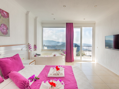 gece - Kasım
| Kalkan Üzümlü'de Jakuzili Doğa Manzaralı Muhafazakar Villa Tatili