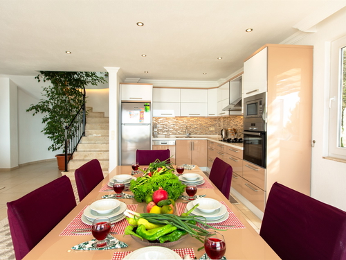  gece  -  Kasım
  | Kalkan Üzümlü'de Jakuzili Doğa Manzaralı Muhafazakar Villa Tatili